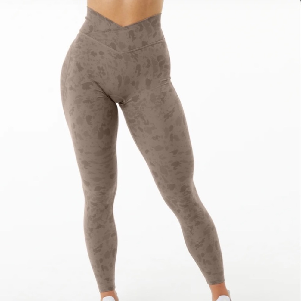 Alphalete Cross Over Leggings